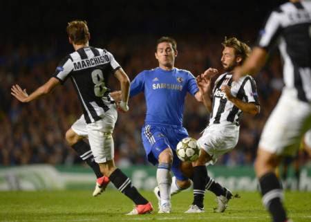 Lampard braccato da Pirlo e Marchisio (Getty Images)