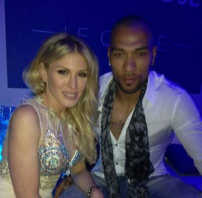 Carew insieme a una presentatrice tv inglese (twitter)