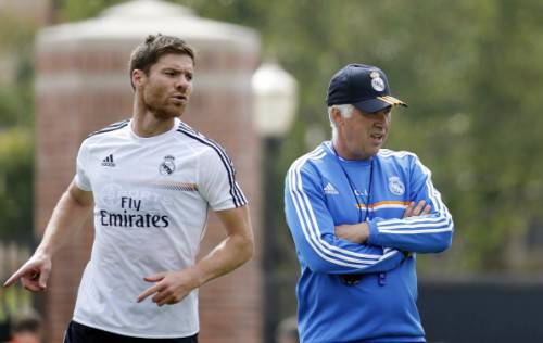 Xabi Alonso e Carlo Ancelotti (Getty Images)