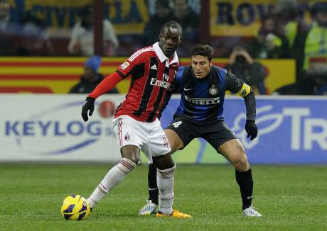 Balotelli e Zanetti - Getty Images