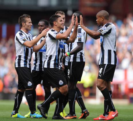 Ben Arfa festeggiato dai compagni - Getty Images