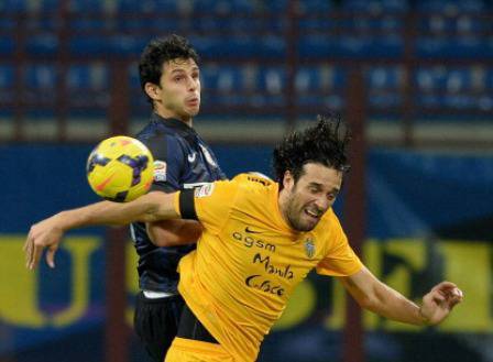 Ranocchia contro Toni (Getty Images)