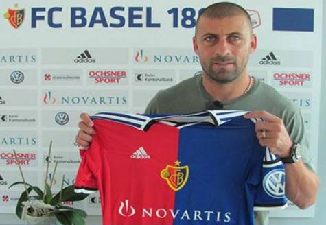 Samuel con la maglia del Basilea