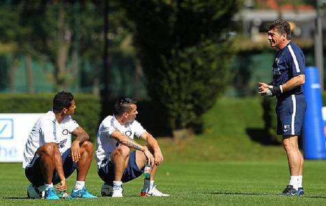 Mazzarri con Guarin e Medel