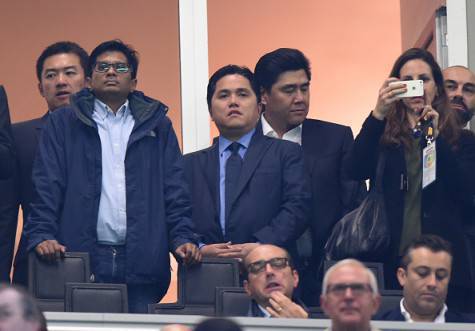 al centro, Erick Thohir