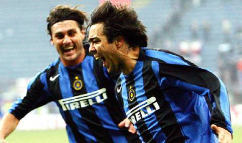 Alvaro Recoba e, sullo sfondo, Christian Vieri