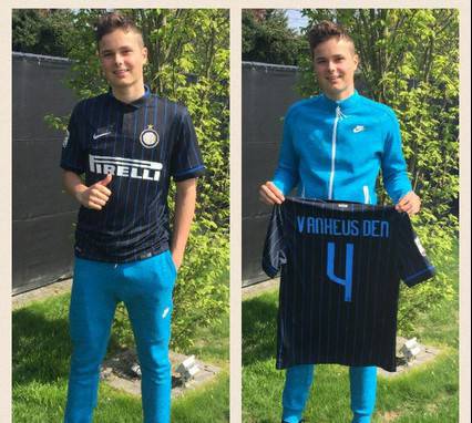 Zinho Vanheusden con la maglia dell'Inter