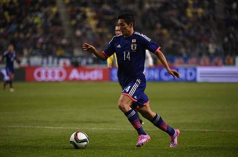 Yoshinori Muto con la maglia del Giappone