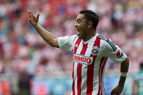 Marco Fabian con la maglia del Guadalajara 