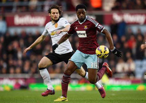 Alex Song con la maglia del West Ham