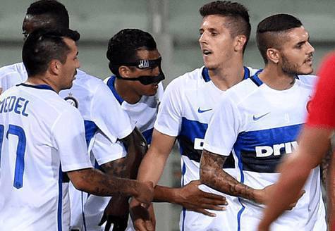 Jovetic festeggiato dai compagni, Inter.it