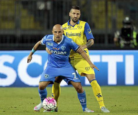 Alessandro Gamberini in azione con la maglia del Chievo