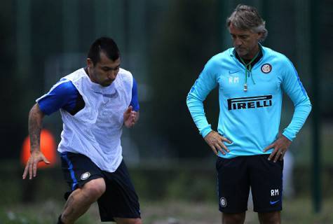 Gary Medel e Roberto Mancini alla Pinetina