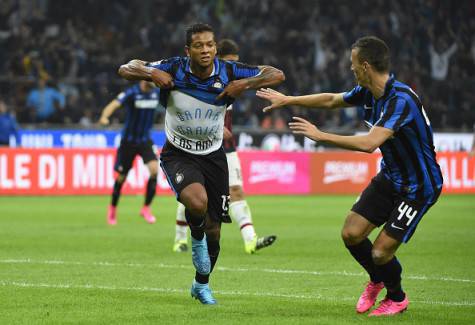 Fredy Guarin esulta per il gol nel derby