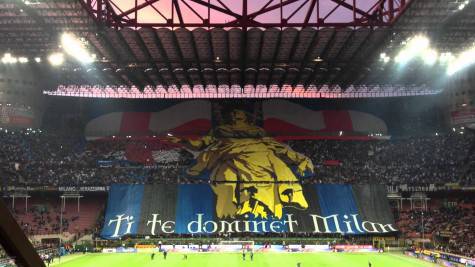 La 'Curva Nord' nerazzurra in un derby