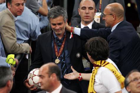 José Mourinho dopo la finale di Champions vinta con l'Inter