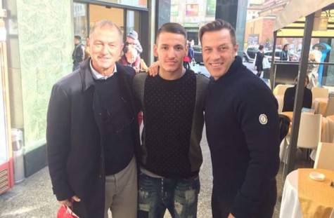 Manaj con De Biasi e Tramezzani (foto facebook)