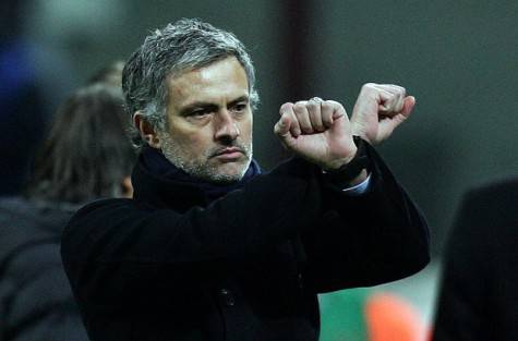 José Mourinho fa il gesto delle 'manette' (Getty Images)