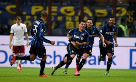 Gary Medel festeggiato dai compagni (Inter.it)