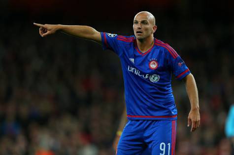 Esteban Cambiasso con la maglia dell'Olympiakos