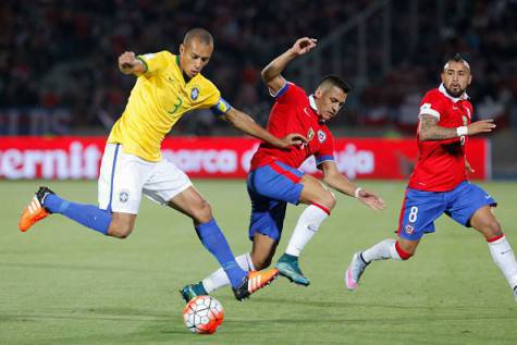 Joao Miranda in azione con la maglia del Brasile ©Getty Images