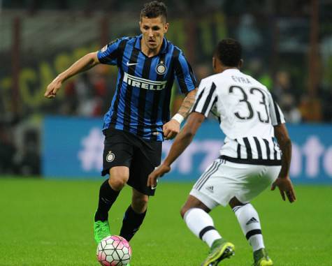 Jovetic contro Evra in Inter-Juventus