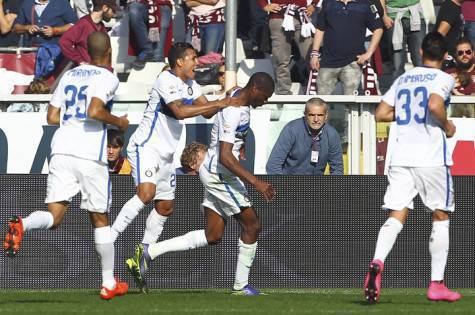 Kondogbia festeggiato dai compagni ©Getty Images