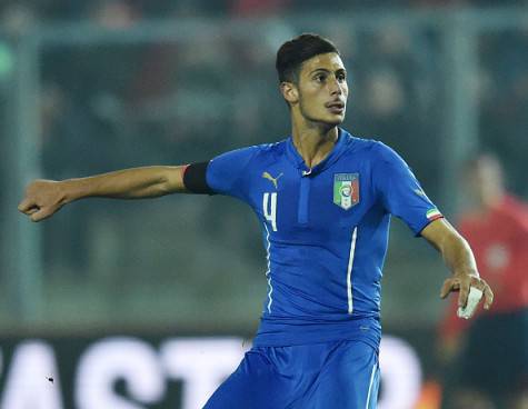 Rolando Mandragora con la maglia dell'under 21