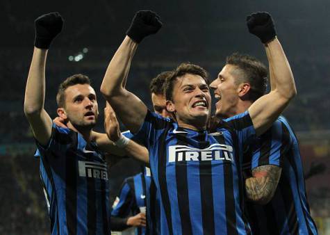 Ljajic festeggiato dai compagni (Getty Images)