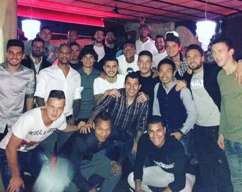 I giocatori dell'Inter a cena nel ristorante di Seedorf 