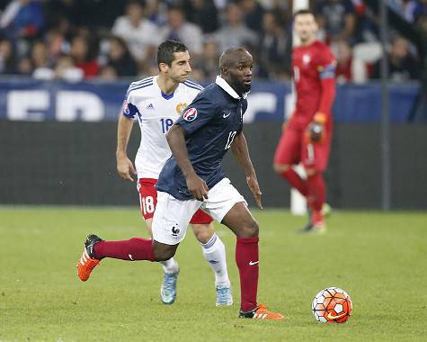 Lassana Diarra in azione con la maglia della Francia - Getty Images