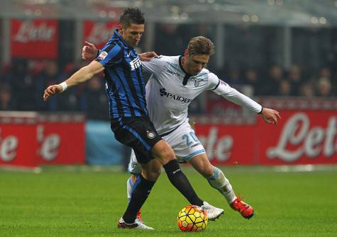 Lucas Biglia contro Stevan Jovetic in Inter-Lazio - Getty Images