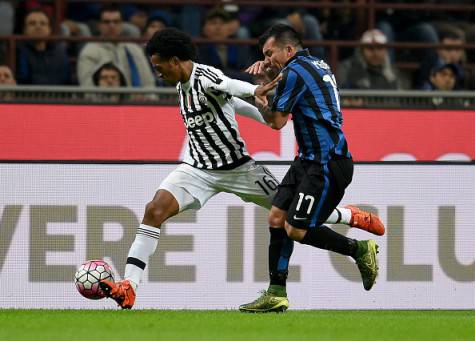 Medel contro Cuadrado in Inter-Juventus di campionato ©Getty Images