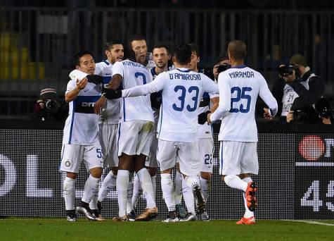 Icardi festeggiato dopo il gol all'Empoli ©Getty Images