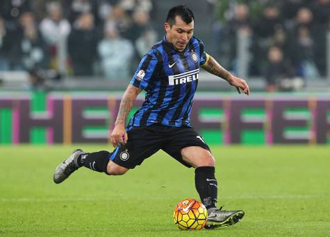 Zanetti 'blinda' Medel ©Getty Images