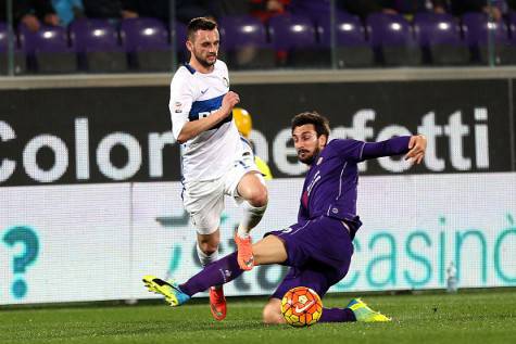 Astori contro Brozovic in Fiorentina-Inter ©Getty Images