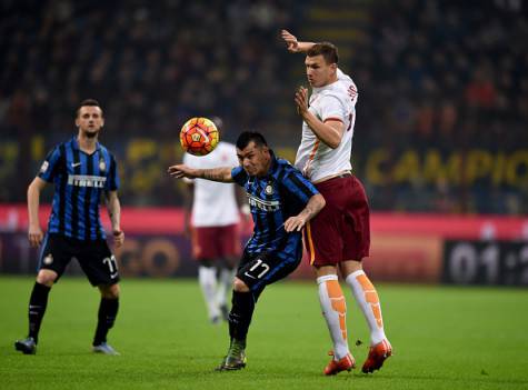 Roma-Inter, Medel contro Dzeko all'andata ©Getty Images