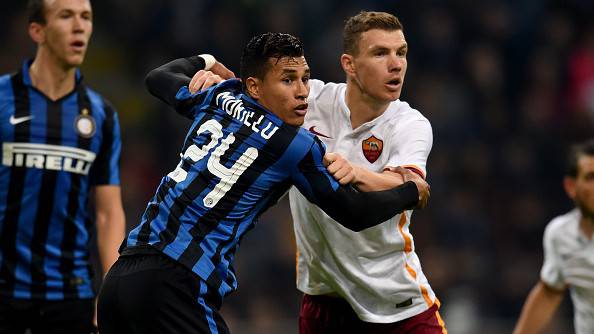 Inter, Murillo contro Dzeko ©Getty Images