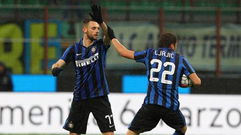 Inter-Juventus 5-4 d.c.r., Brozovic festeggiato da Ljajic dopo il momentaneo 1-0 ©Getty Images