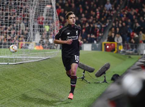 Coutinho festeggia dopo il gol al Manchester United ©Getty Images