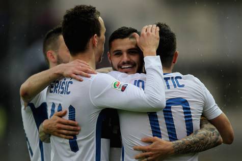 Icardi festeggiato dai compagni (Getty Images)