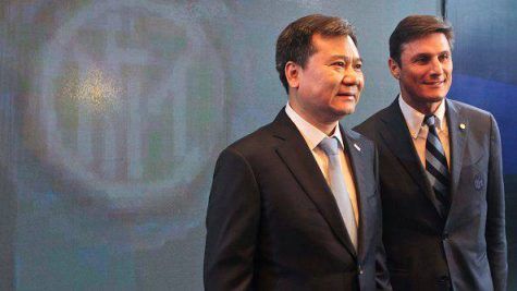 Zhang Jindong con Javier Zanetti ©Getty Images