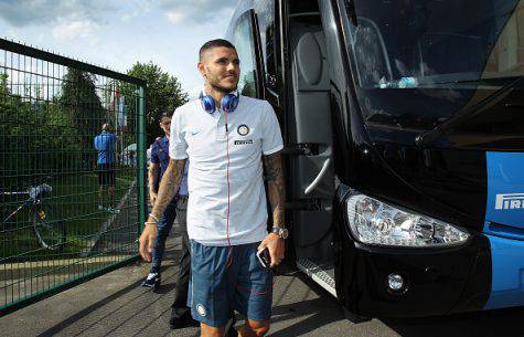 Coppia di napoletani a Icardi: "Vieni al Napoli?" ©Getty Images