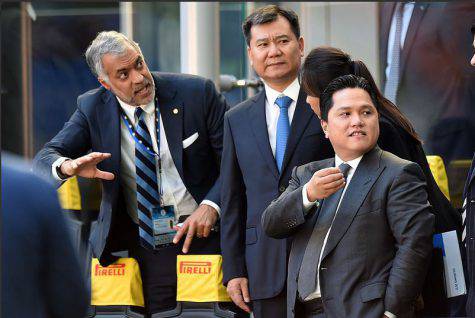 Inter, Zhang al 'Meazza' vicino a Bolingbroke e Thohir ©Getty Images