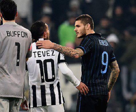 Tevez con Icardi dopo Juve-Inter del 2014-2015 - Getty Images