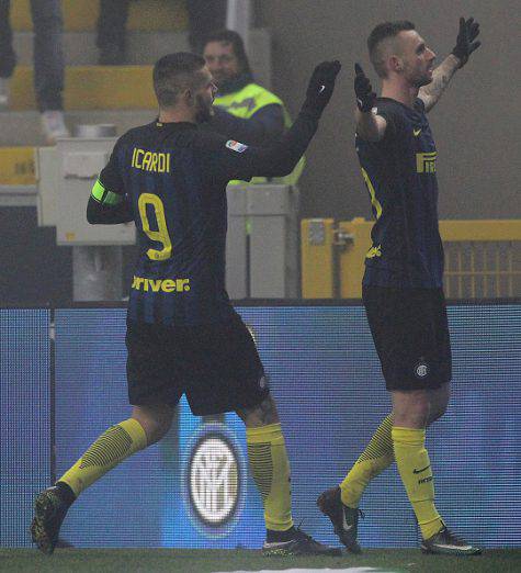 Inter-Genoa 2-0, Brozovic esulta con Icardi (Getty Images)