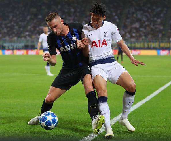 Calciomercato Inter, corsa a cinque per il dopo Skriniar