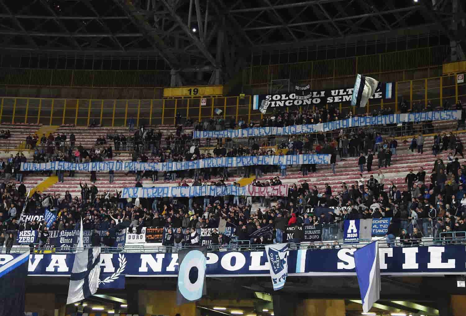 napoli inter striscione curva