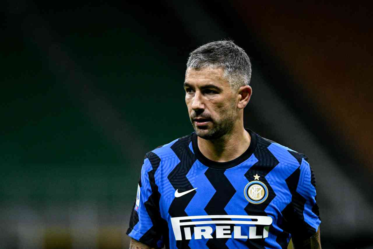 Inter, risoluzione del contratto di Kolarov in arrivo | I possibili scenari