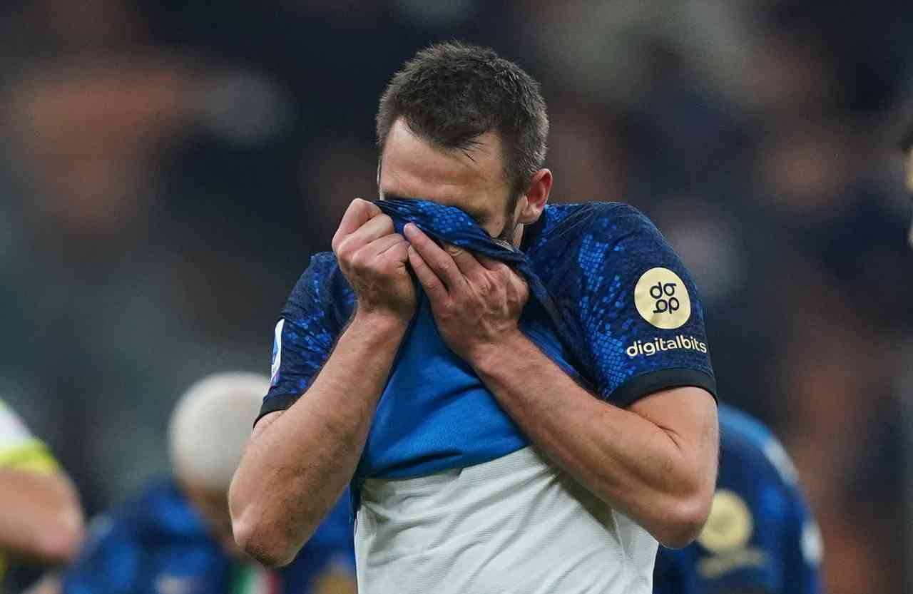 Inter, de Vrij continua a non incidere: ecco che spunta fuori l'ipotesi Dimarco